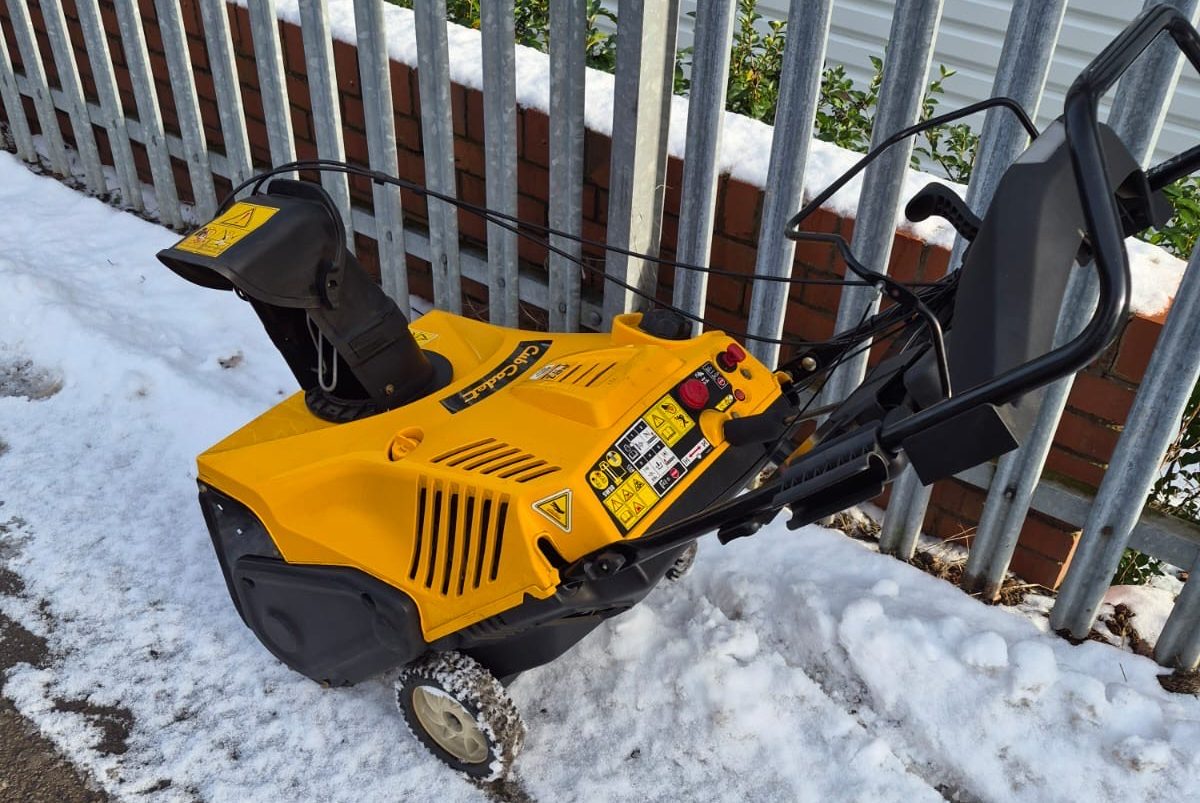 Cub-Cadet snow thrower 221LHP